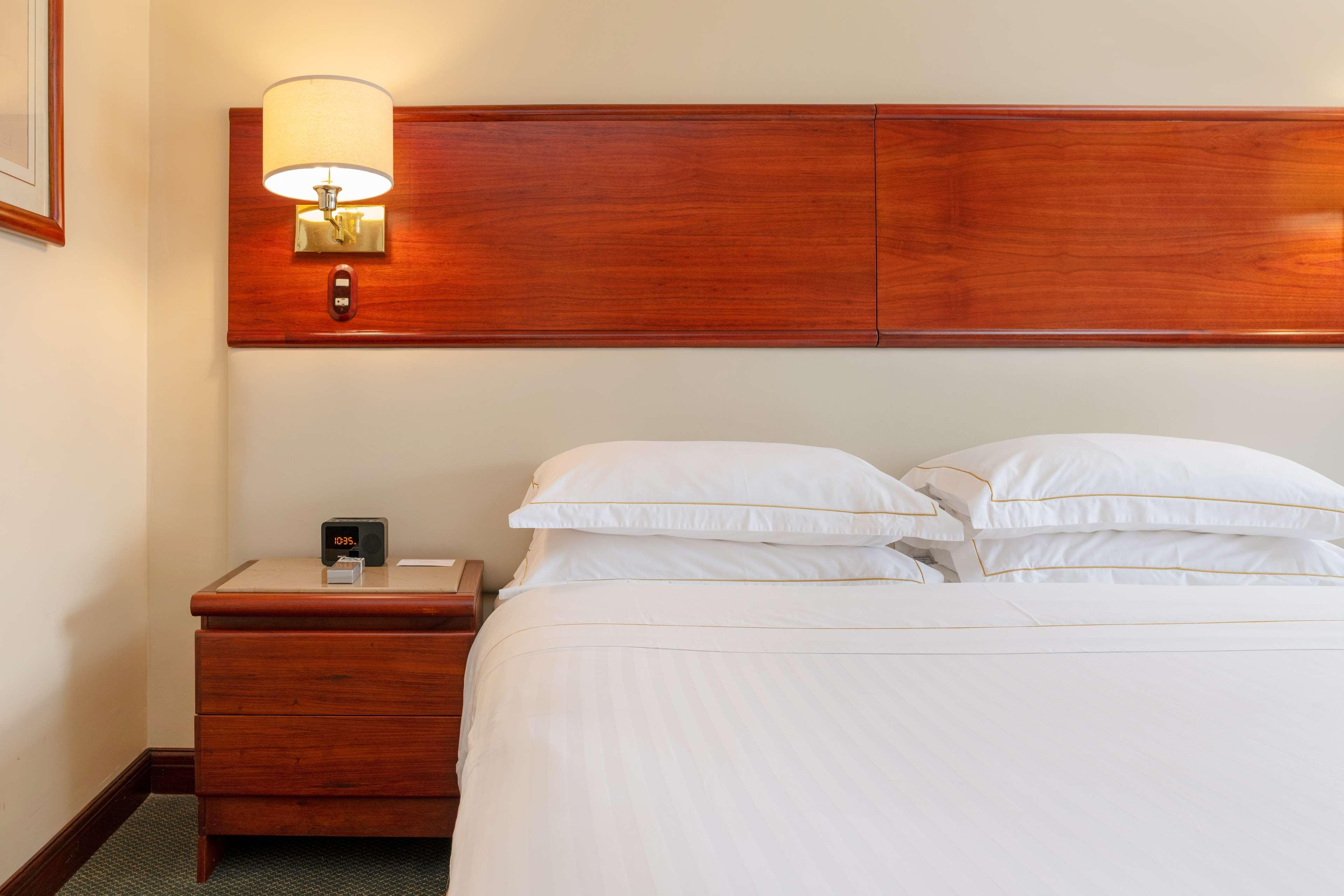 Barcelo San Jose Hotel Exterior photo A bed with a nightstand