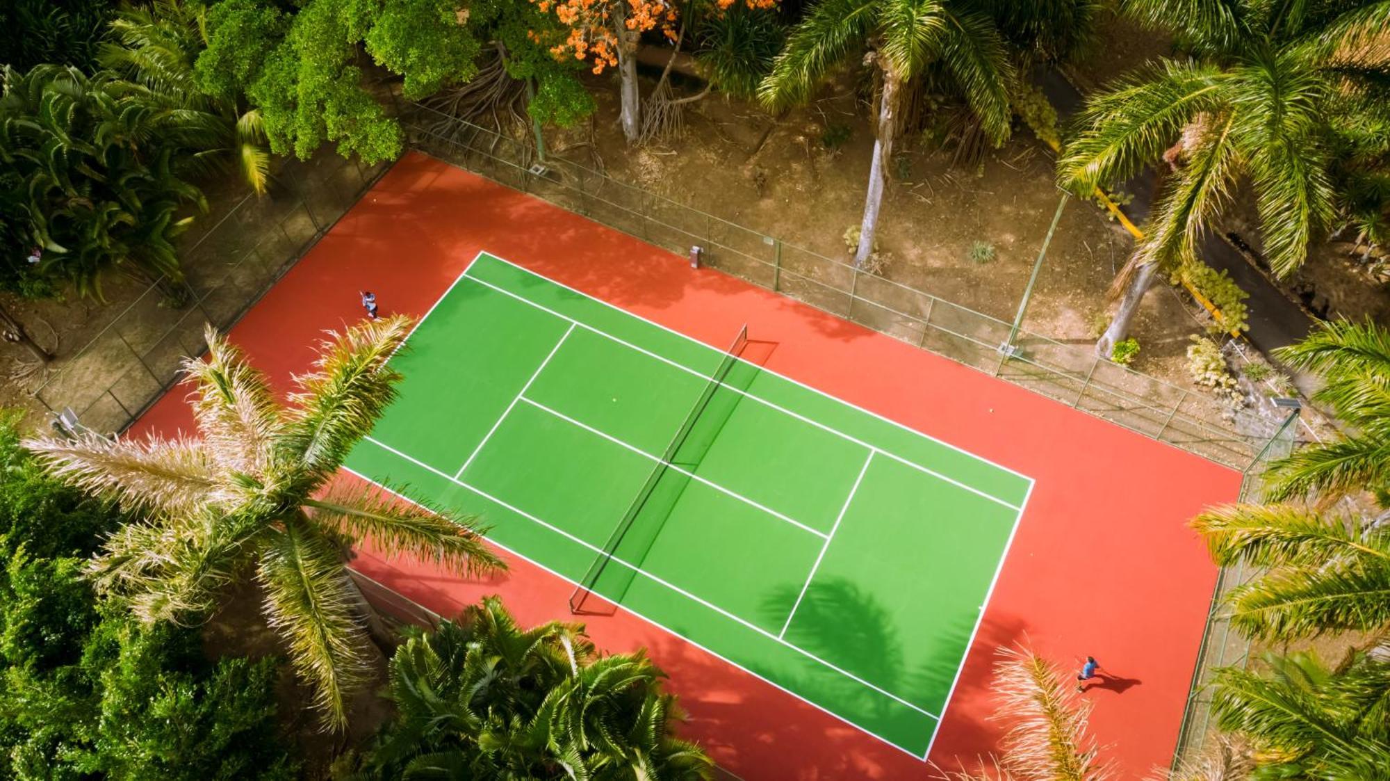 Barcelo San Jose Hotel Exterior photo Tennis court